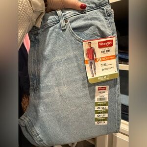 Wrangler Men's Regular Fit Flex Jeans - Light Blue